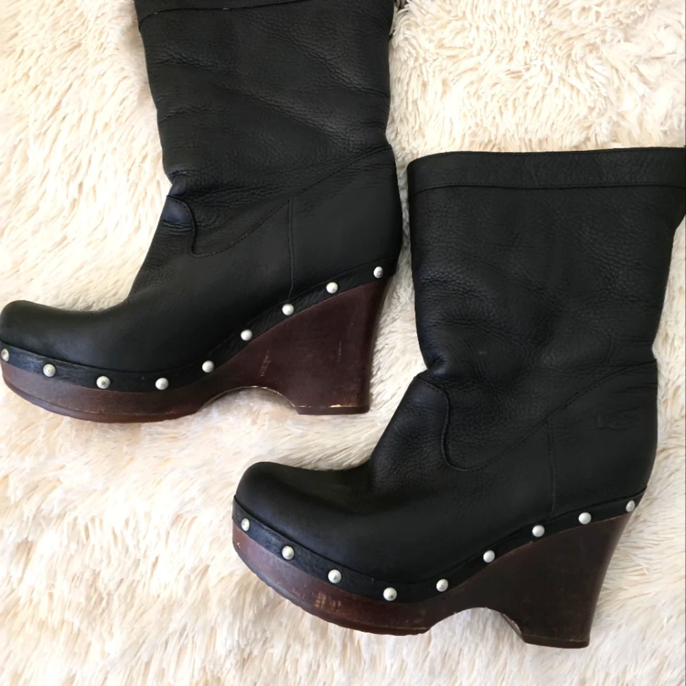 S.  O.  L.  D.    UGG Black Leather Sheepskin Lined Wood Heel Boots size 8 - Picture 13 of 14